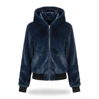 Flauschige Weste Mit Kapuze -  Christina