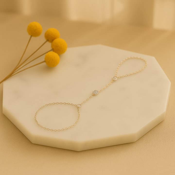 Kristall-Handschmuck mit Fingerring – Eleganz im Ketten-Design