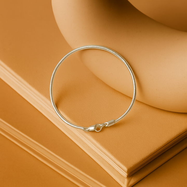 Minimalistisches Schlangenverschluss-Armband