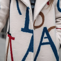 Mit Auffälligem Muster -  Sarah