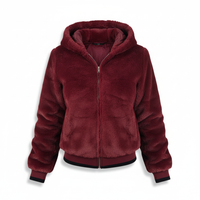 Flauschige Weste Mit Kapuze -  Christina