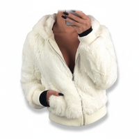 Flauschige Weste Mit Kapuze -  Christina