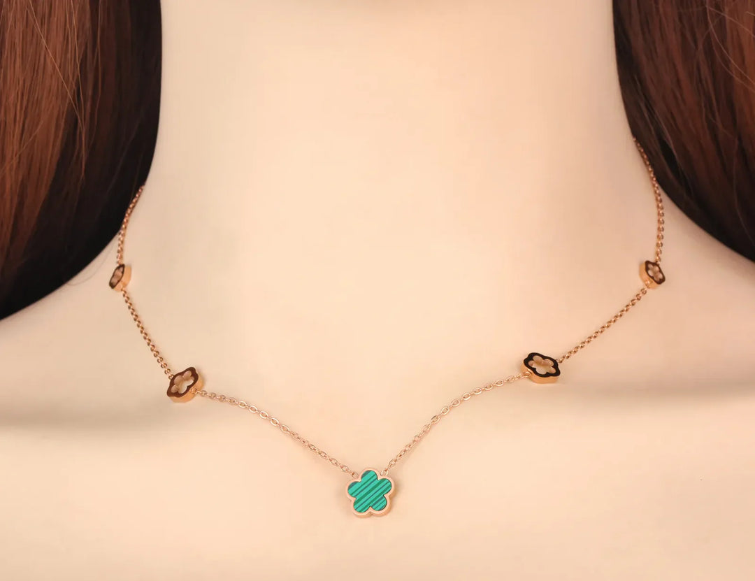 Ohrstecker Und Halskette Set - BlossomMix 