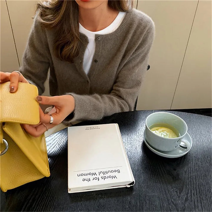 Damen Strickjacke mit Knopfleiste - Eleganter Cardigan-Luzern Mode